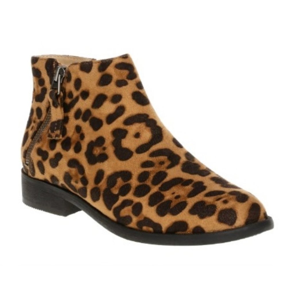 5/$20 NEW 8.5 Women's Leopard Half Booties-Boots